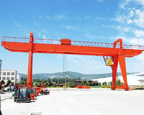 雙主梁吊鉤門式起重機(jī)